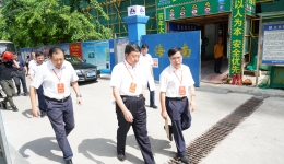省政协主席毛万春等人到市人民医院开展调研活动