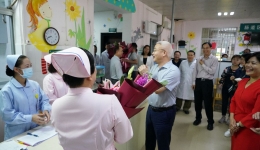 市委书记袁光平到儋州市人民医院慰问一线医护人员