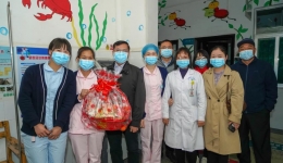 壬寅年来啦！院职工新春佳节守岗位，院领导濛濛细雨送祝福